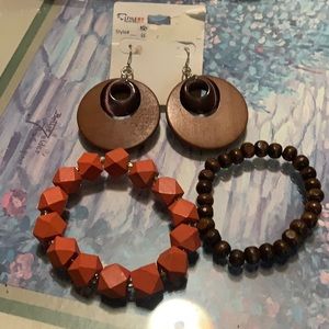 Beautiful wooden earring and bracelet set